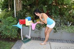 Zoey Holloway - Zoey Likes Monster Pool Sticks | Picture (8)