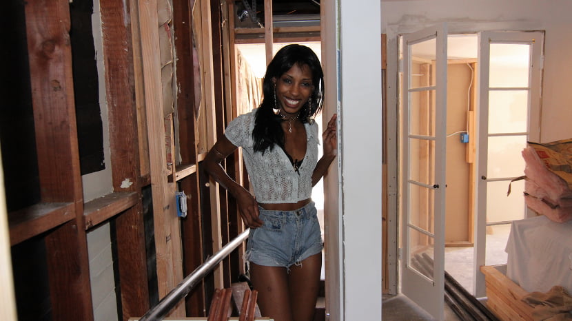 Ebony amateur takes a big black dick