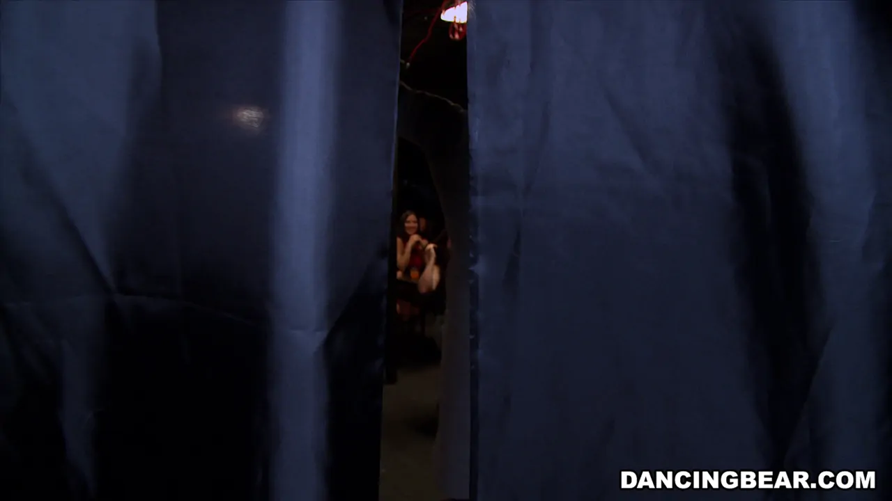 Amateurs - ¡Las mujeres cachondas esperan las pollas bailarinas! | Picture (1)