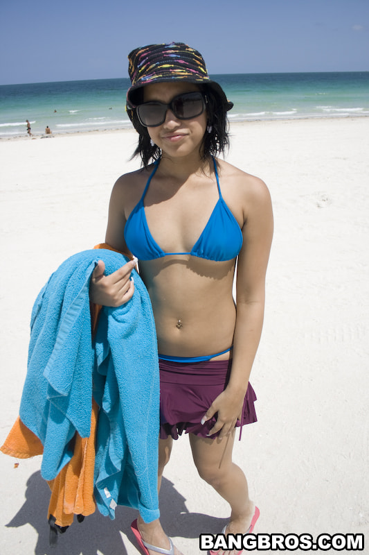 At The Beach With Anna's Sexy Ass