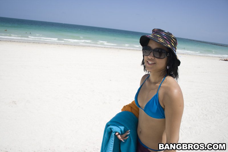 At The Beach With Anna's Sexy Ass