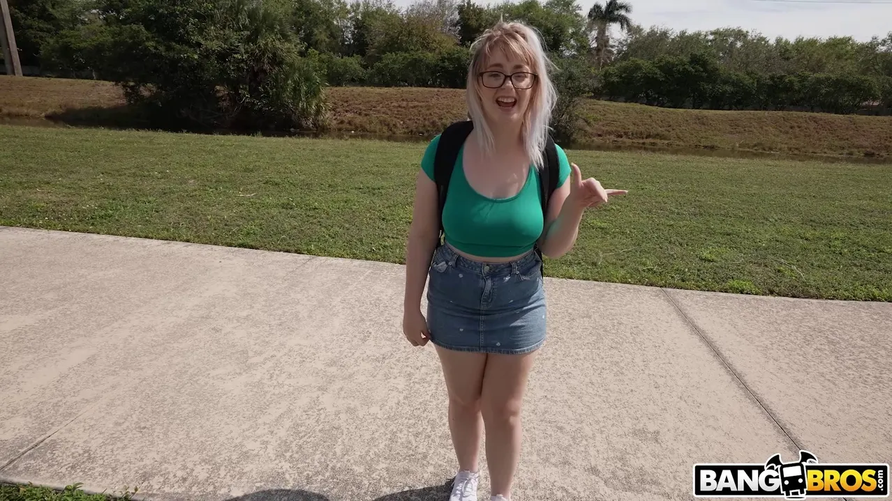 Annie Archer - Nerdy Blonde Takes Big Dick | Picture (1200)