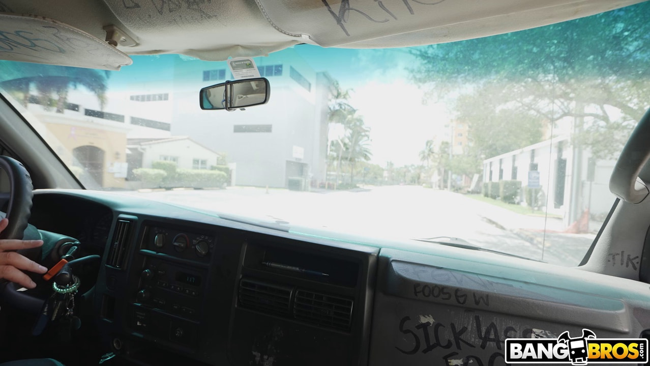 Babi Fucks In Bus For Money