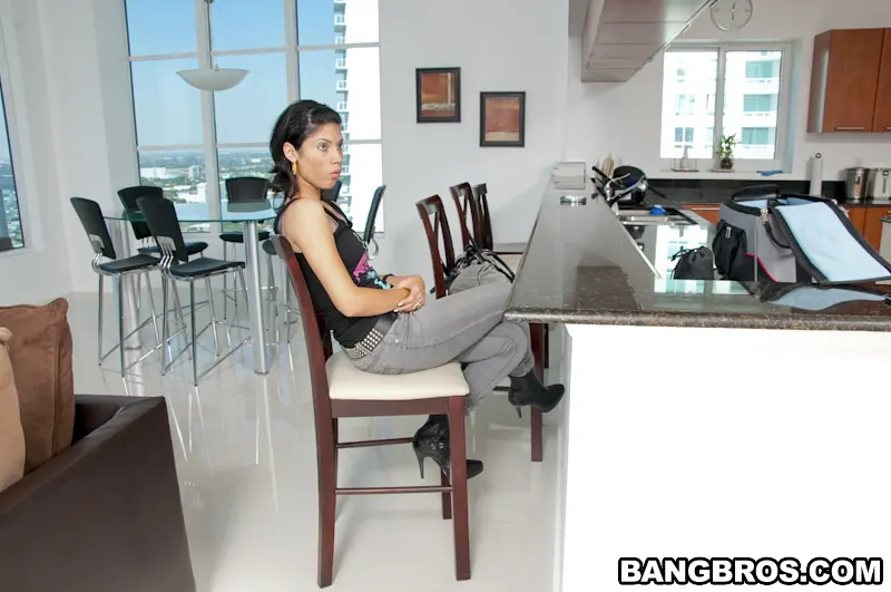 Bella Saint - Perfecto para Latina Rampage | Picture (1)