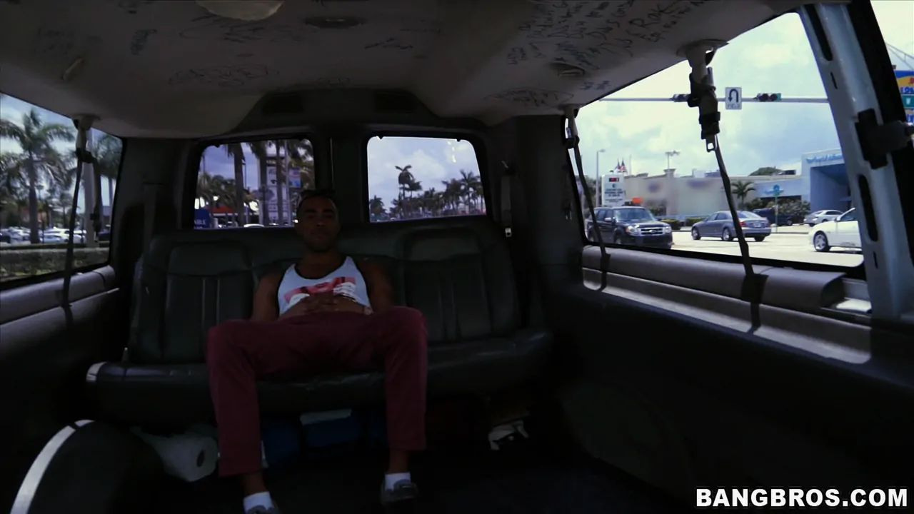 Bethany - Ninfómana amante del sexo anal encontrada en BangBus | Picture (99)