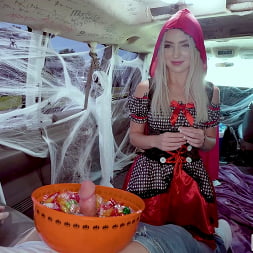 Little Red Riding Hoe
