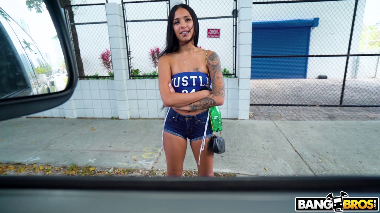 Colombian Baddie Fucks For Cash