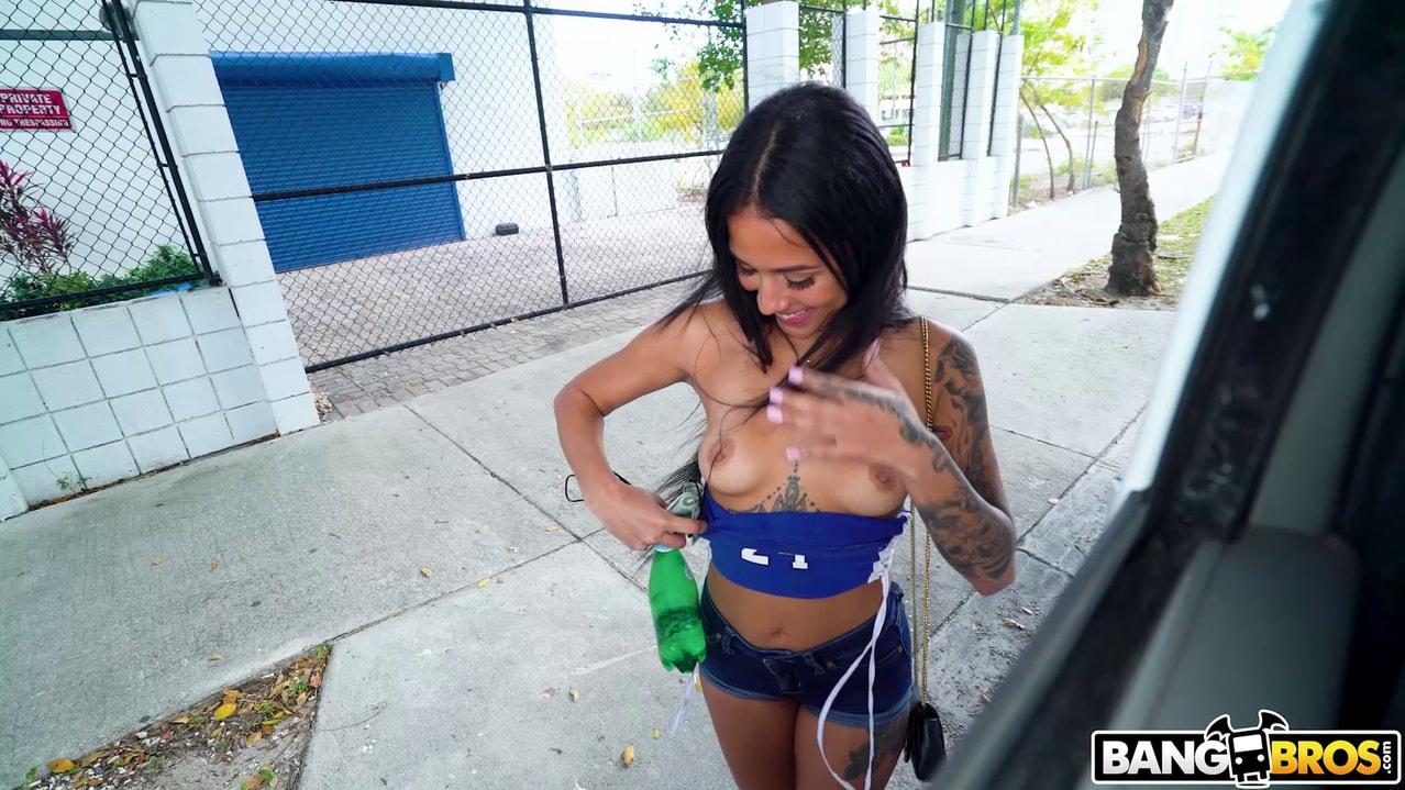 Colombian Baddie Fucks For Cash
