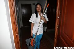 Casandra - Latina MILF cleans and then fucked | Picture (4)