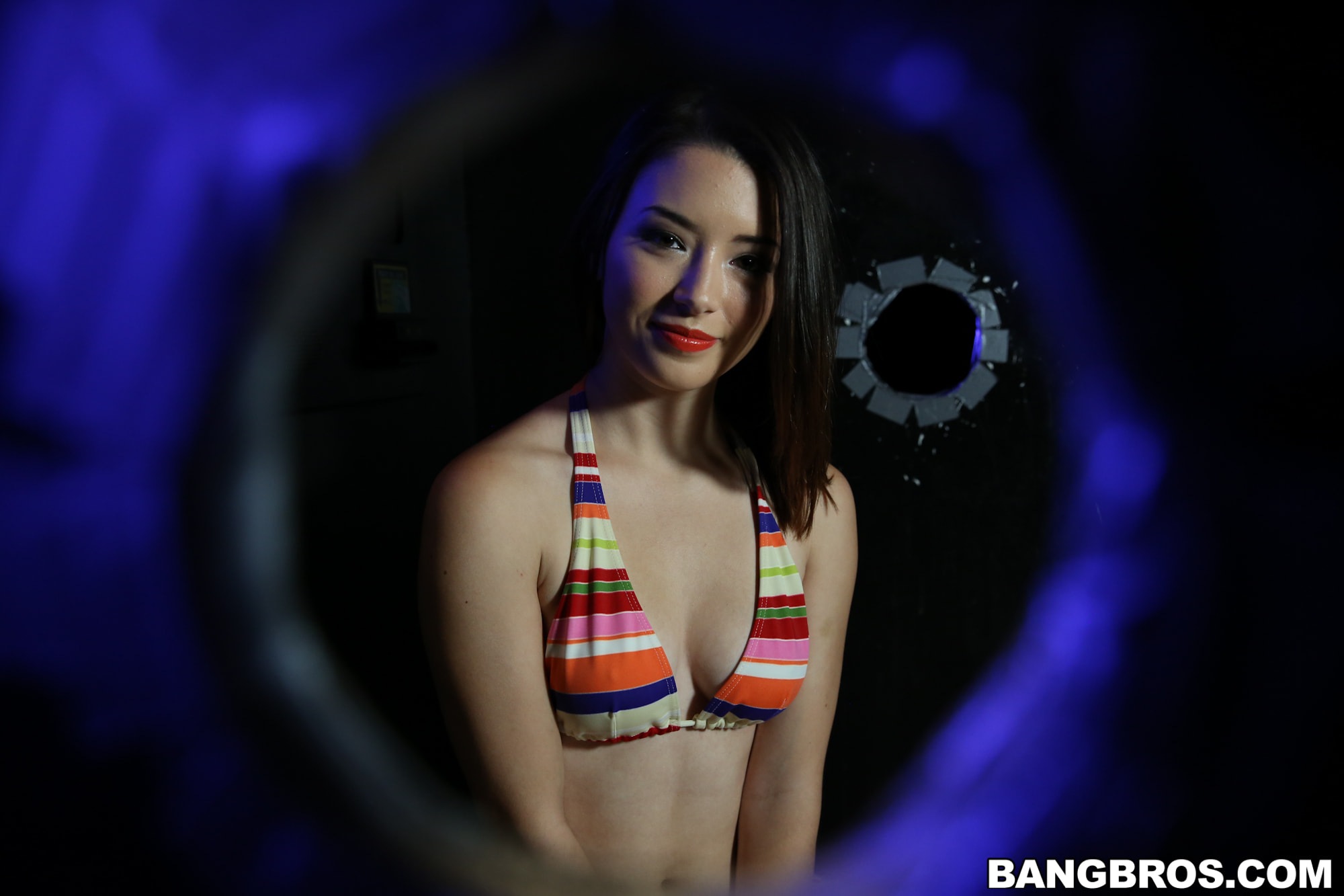 Daisy Summers Does the Glory Hole