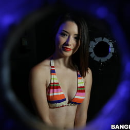 Daisy Summers Does the Glory Hole