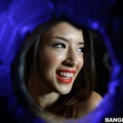 Daisy Summers Does the Glory Hole