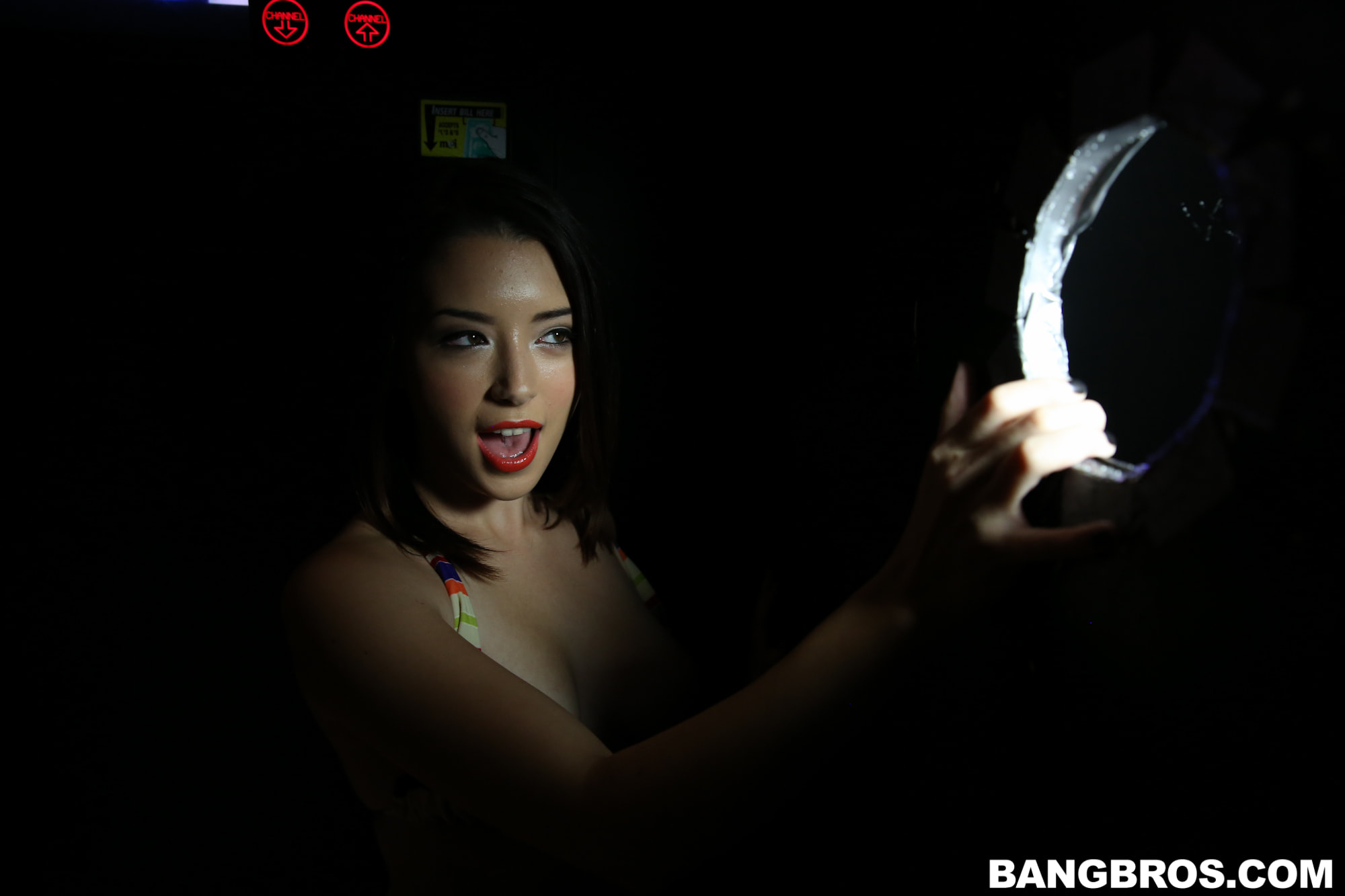 Daisy Summers Does the Glory Hole