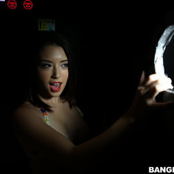 Daisy Summers Does the Glory Hole