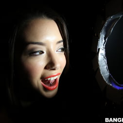 Daisy Summers Does the Glory Hole