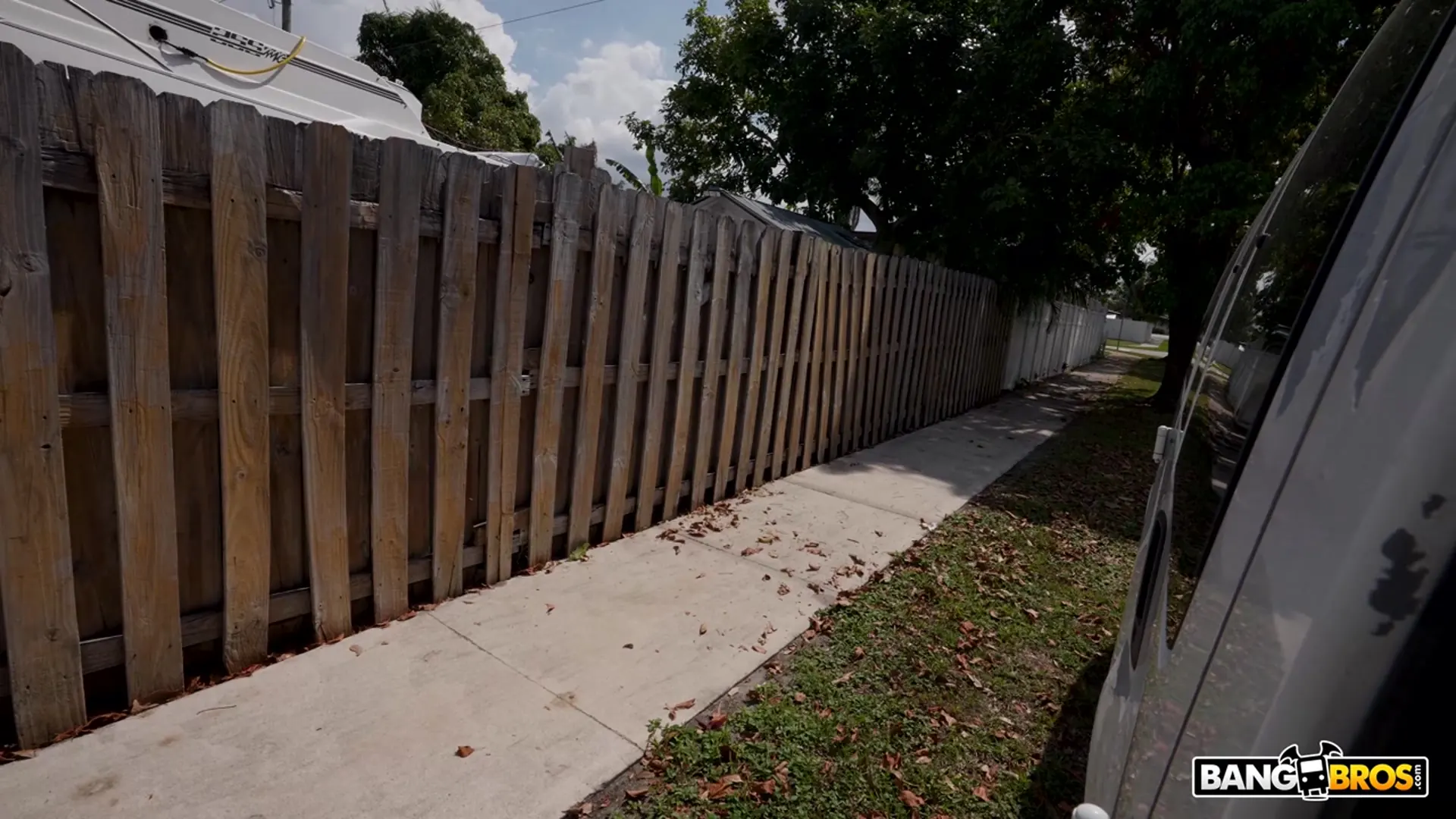 Izi Blu Sky - Spreading Pussy For Cash | Picture (1063)