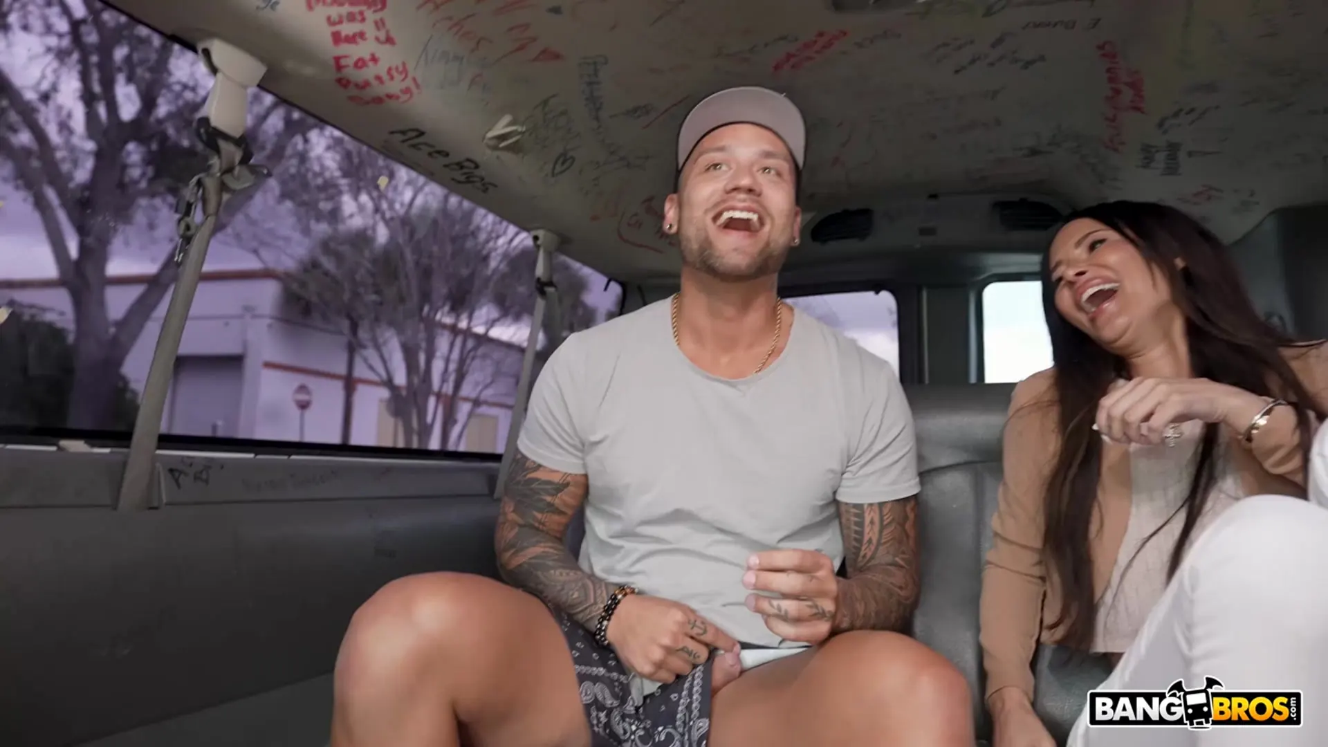 Izi Blu Sky - Spreading Pussy For Cash | Picture (336)