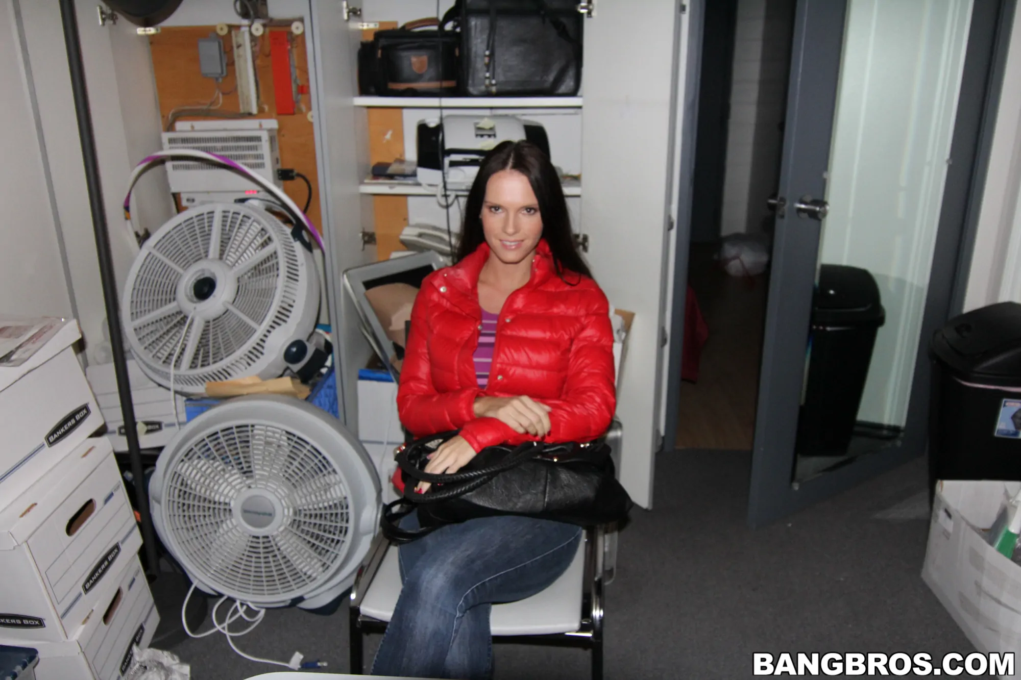 Jennifer Dark - Jennifer Dark en la trastienda | Picture (1)