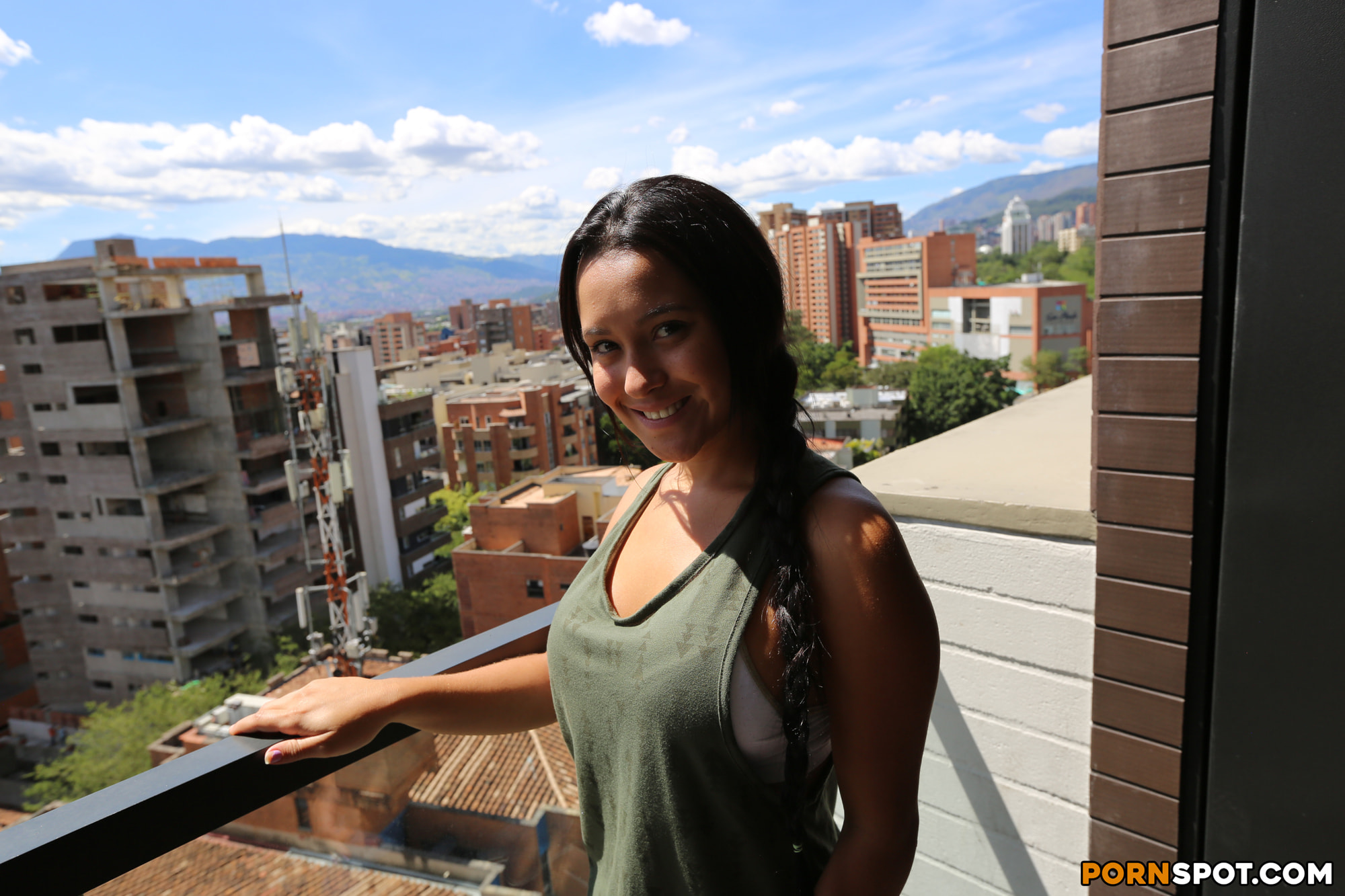 Colombian college student Jessica fucked
