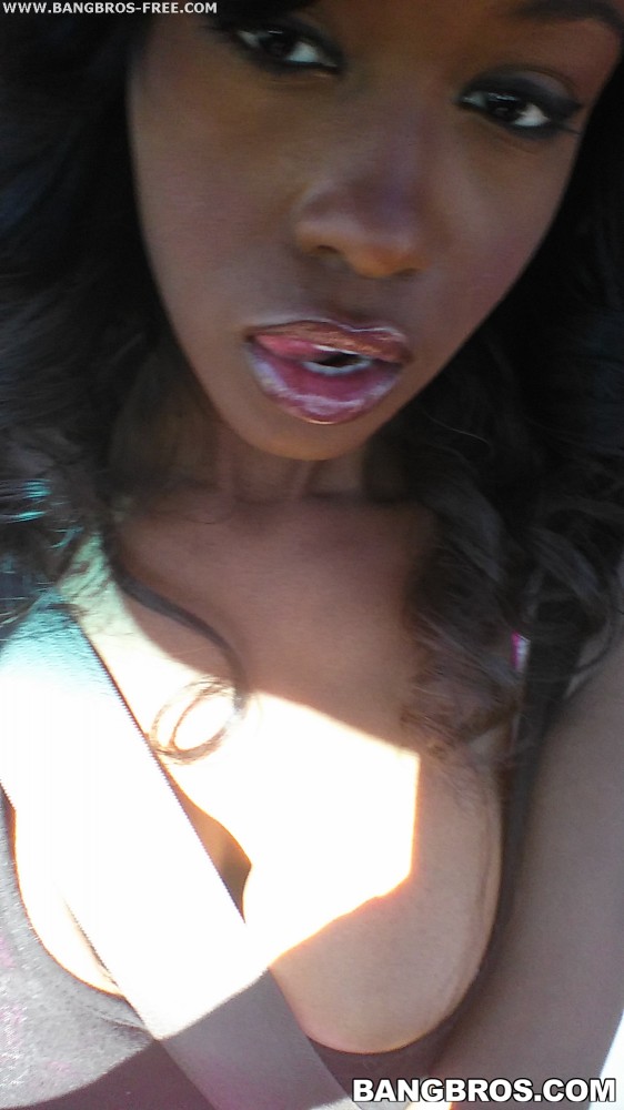 Jezabel Vessir - Big Natural boobies TittyFucked! | Picture (1)
