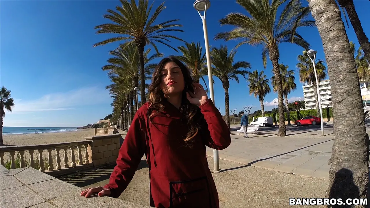 Julia Roca - Follando en la playa! | Picture (33)