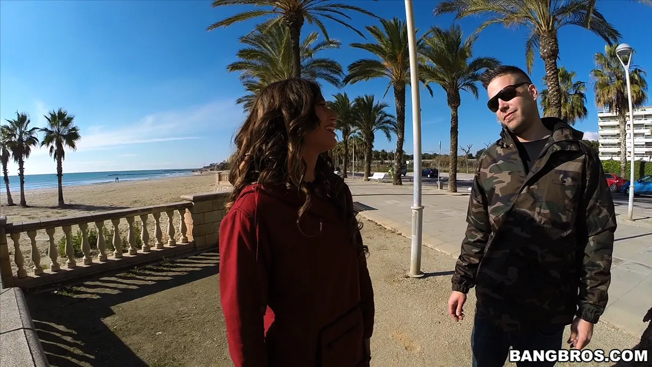 Julia Roca - Follando en la playa! | Picture (99)