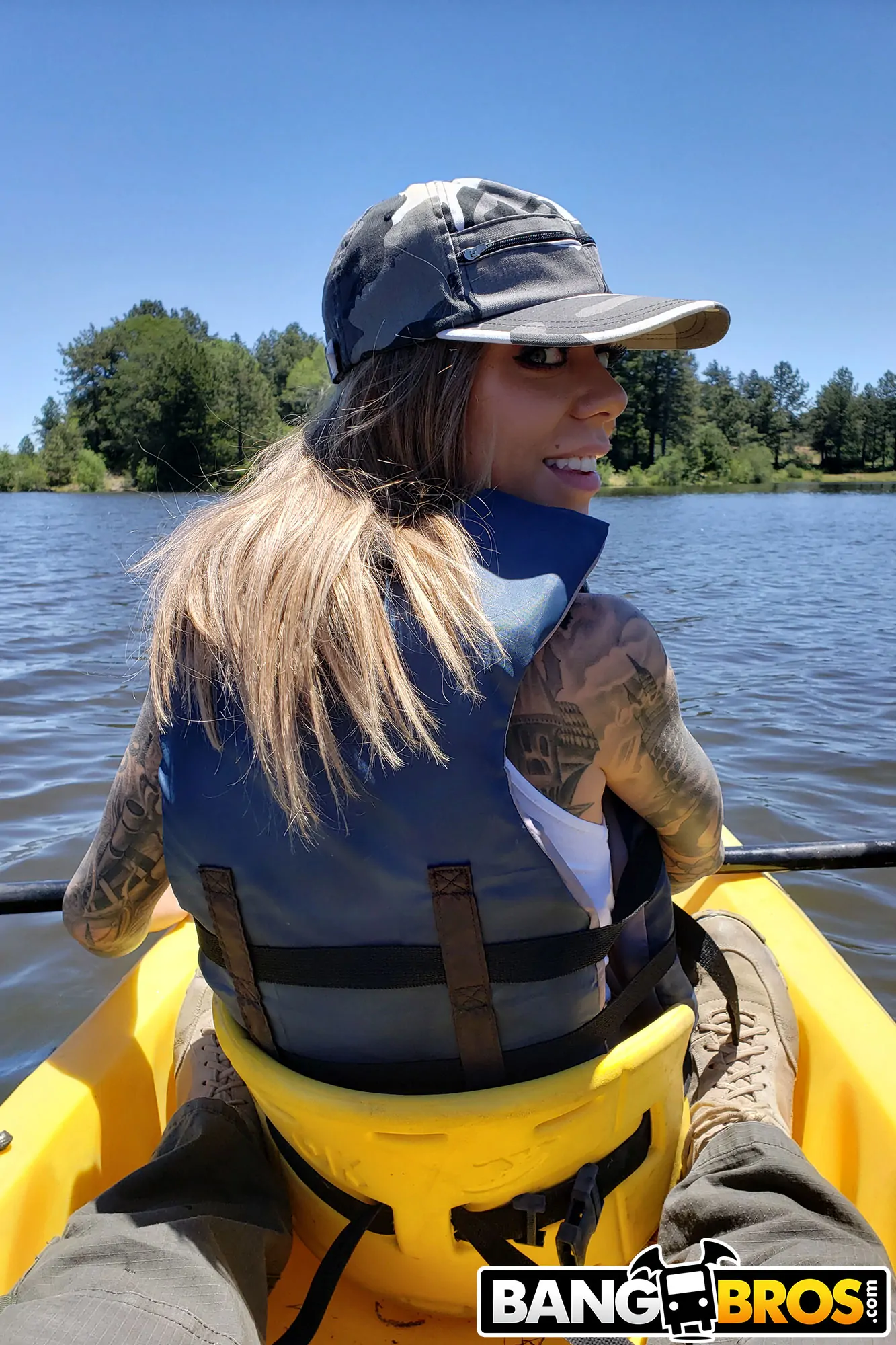 Karma RX - El primer viaje de camping sexual de Karma, día 2 | Picture (2)