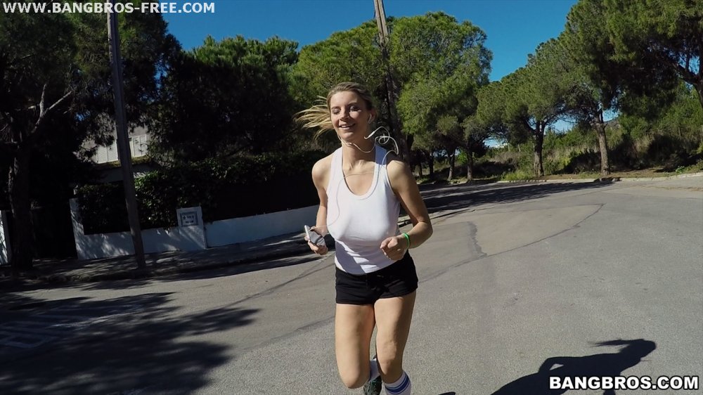 Katerina - Busty Katrina Goes For A Jog | Picture (51)
