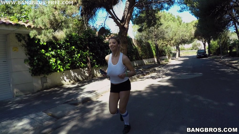 Katerina - Busty Katrina Goes For A Jog | Picture (68)