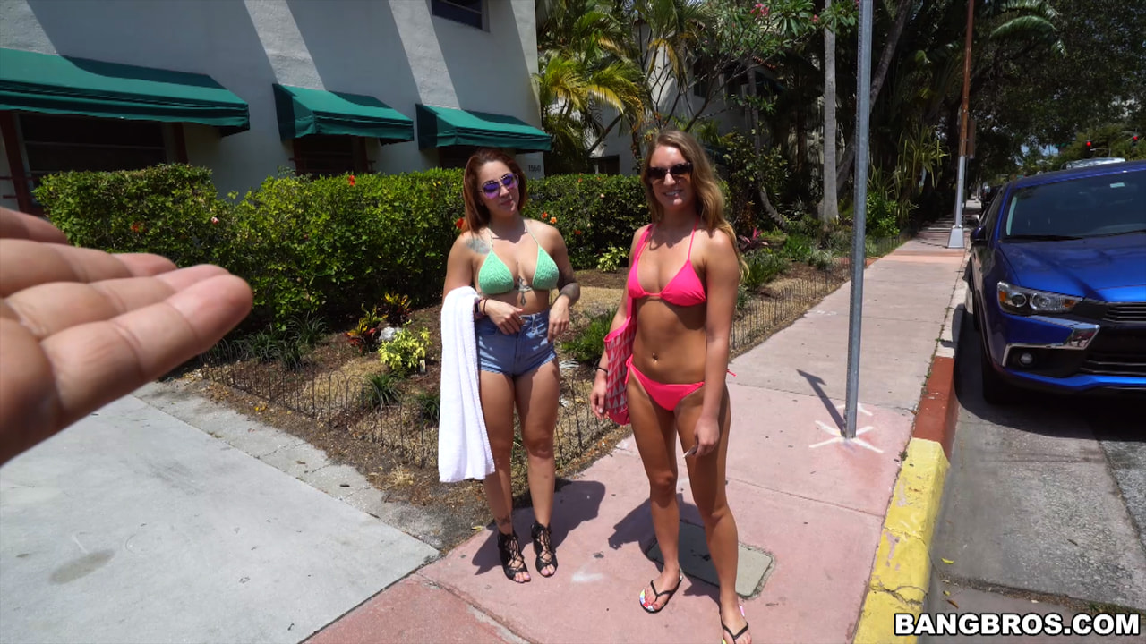 Katia Enjoys Spring Break 17' With The Bus