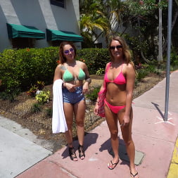Katia Enjoys Spring Break 17' With The Bus