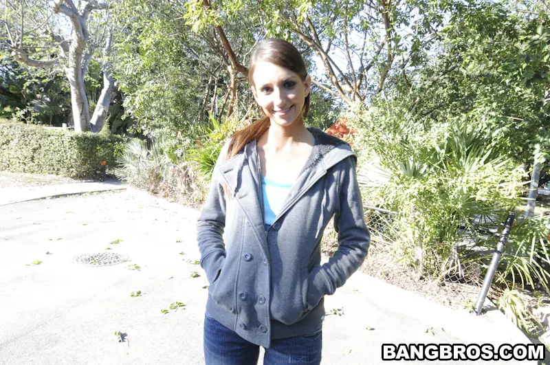 Katie Jordin - Garganta profunda con el palo de mojito | Picture (3)