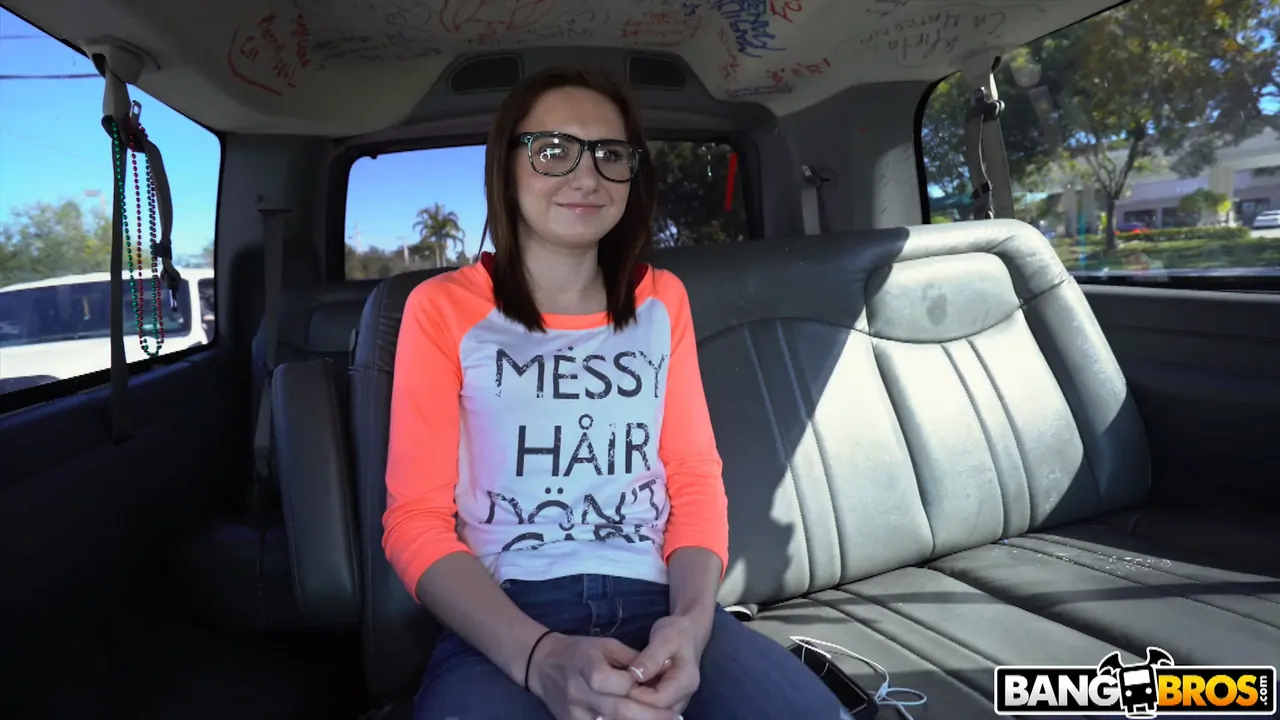 Kelsey Kage - Nerd caliente follando en el autobús | Picture (198)