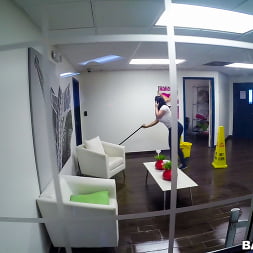 Cleaning Lady Gives Good Head.