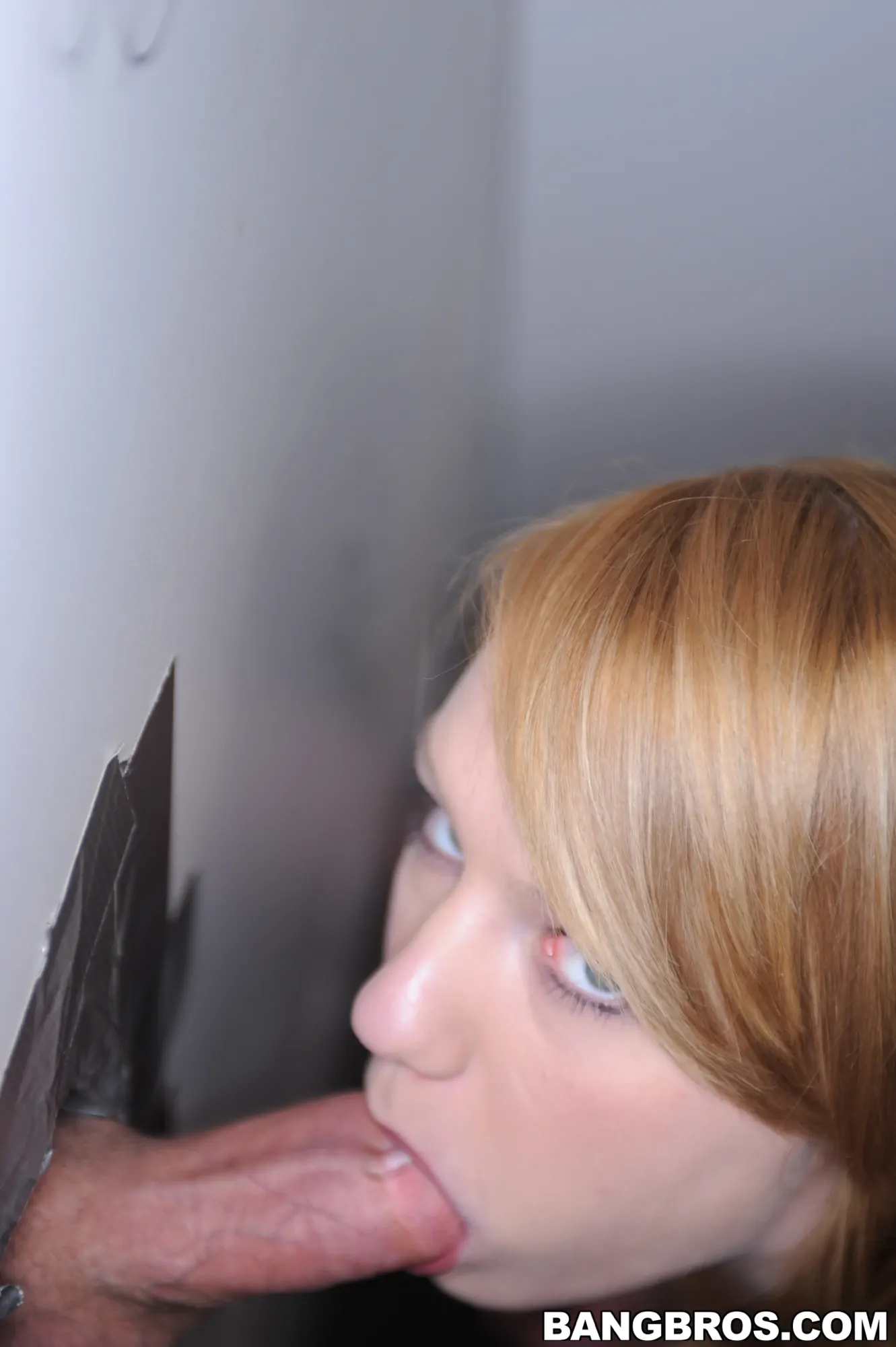 Maci More - Su primera mamada y follada en el gloryhole | Picture (63)