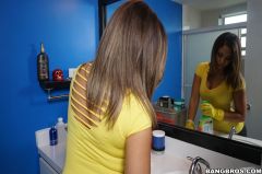 Mariah - Mariah cleans more than just the apartment | Picture (99)