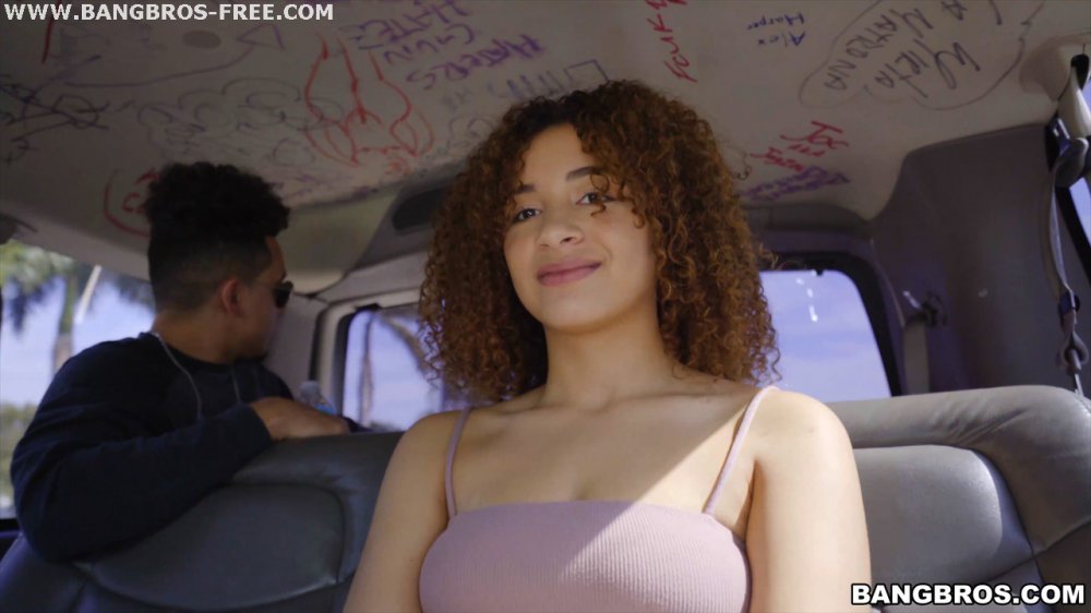 Mariah Banks - Eighteen Year Old Banks On The Bus | Picture (231)