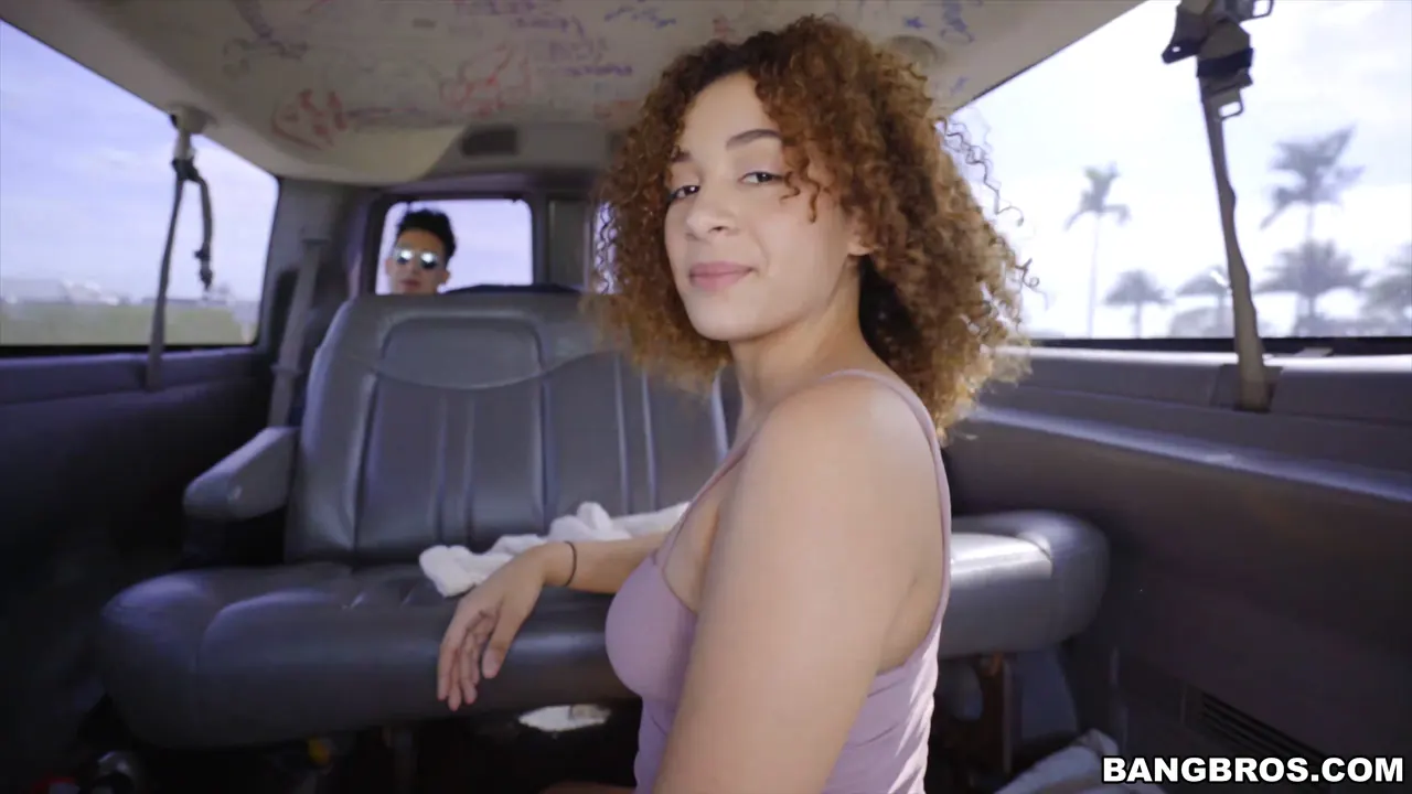 Mariah Banks - Eighteen Year Old Banks On The Bus | Picture (528)