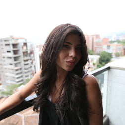 Hot Colombian Chick Wants To Be A Model
