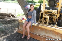 Morgan Lee - On The Farm With Morgan Lee | Picture (1)