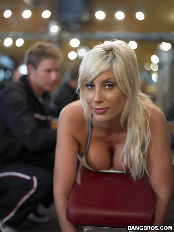Puma Swede - Entrenamiento de gimnasio de MILF desnuda | Picture (132)