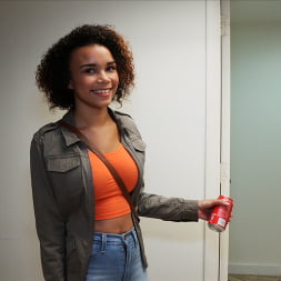 Raven quiere probar el glory hole