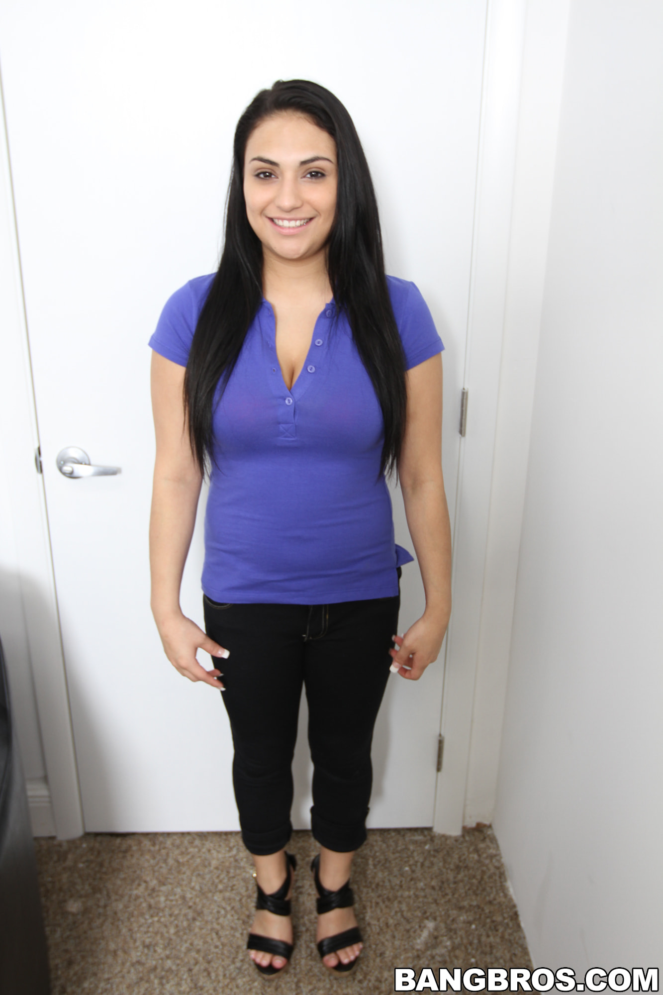 Apprehensive Latina