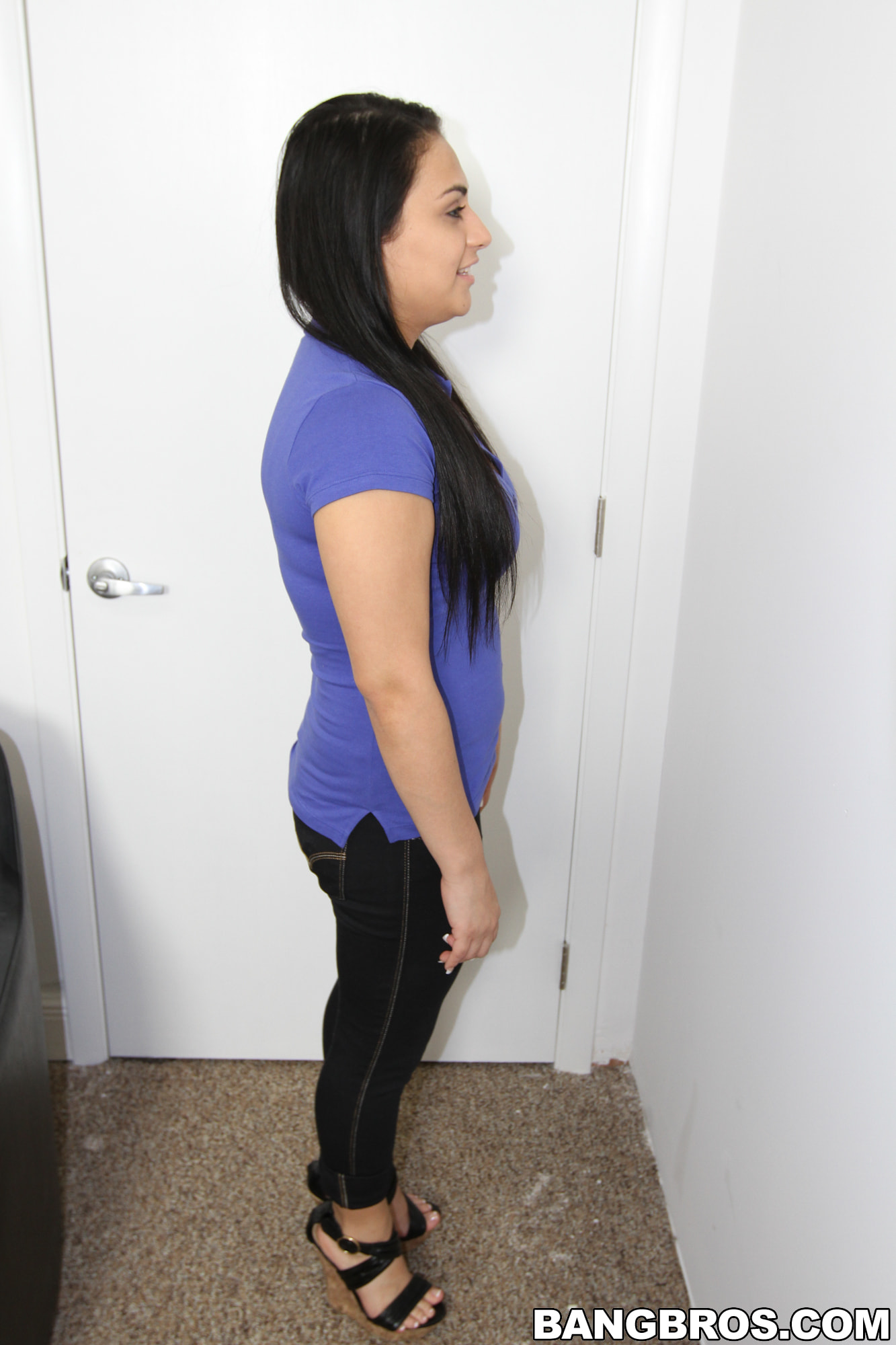 Apprehensive Latina