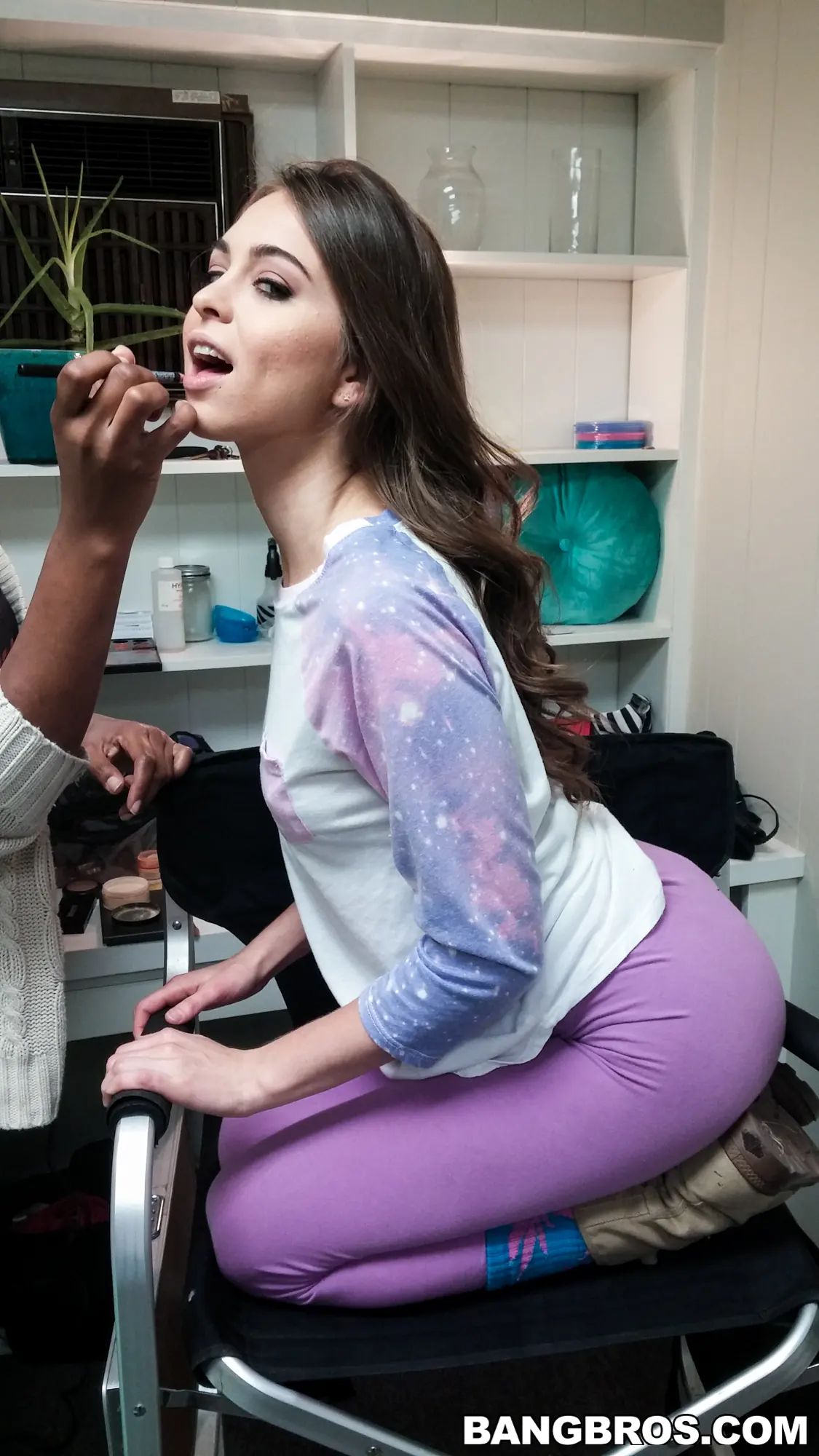 Riley Reid - A la pequeña Riley Reid le encantan las pollas negras grandes | Picture (1)