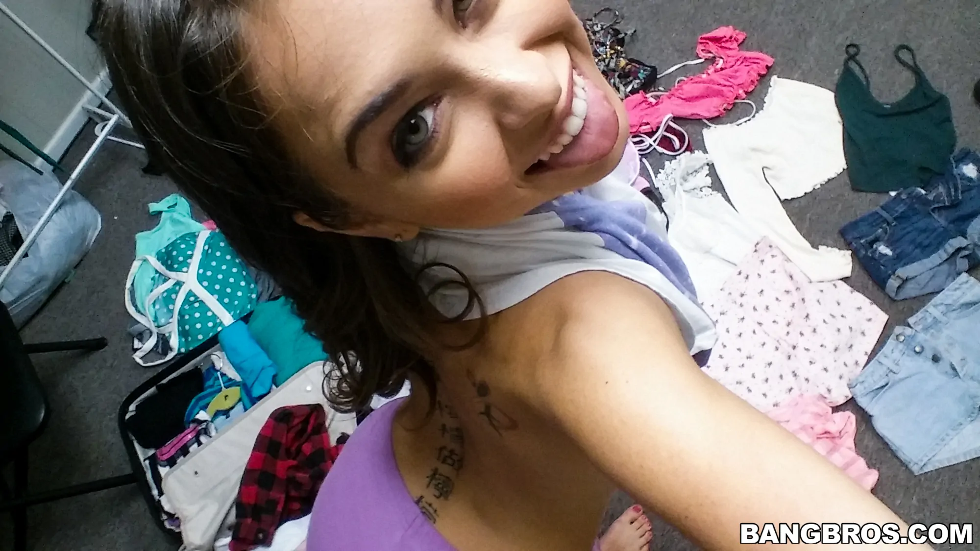 Riley Reid - Petite Riley Reid loves big black dick | Picture (21)