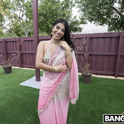 Jasmine Sherni Joins The Parade