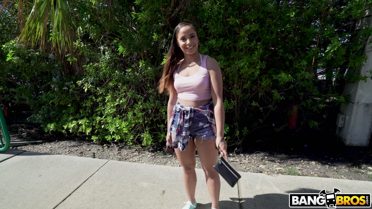 Big Booty Hottie Fucks on The Bus