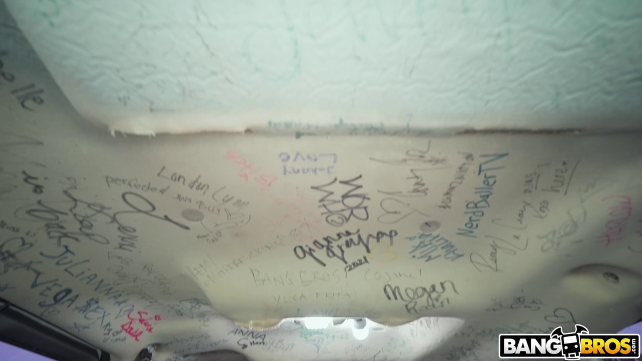 Slimthick Vic Reverse Bus!