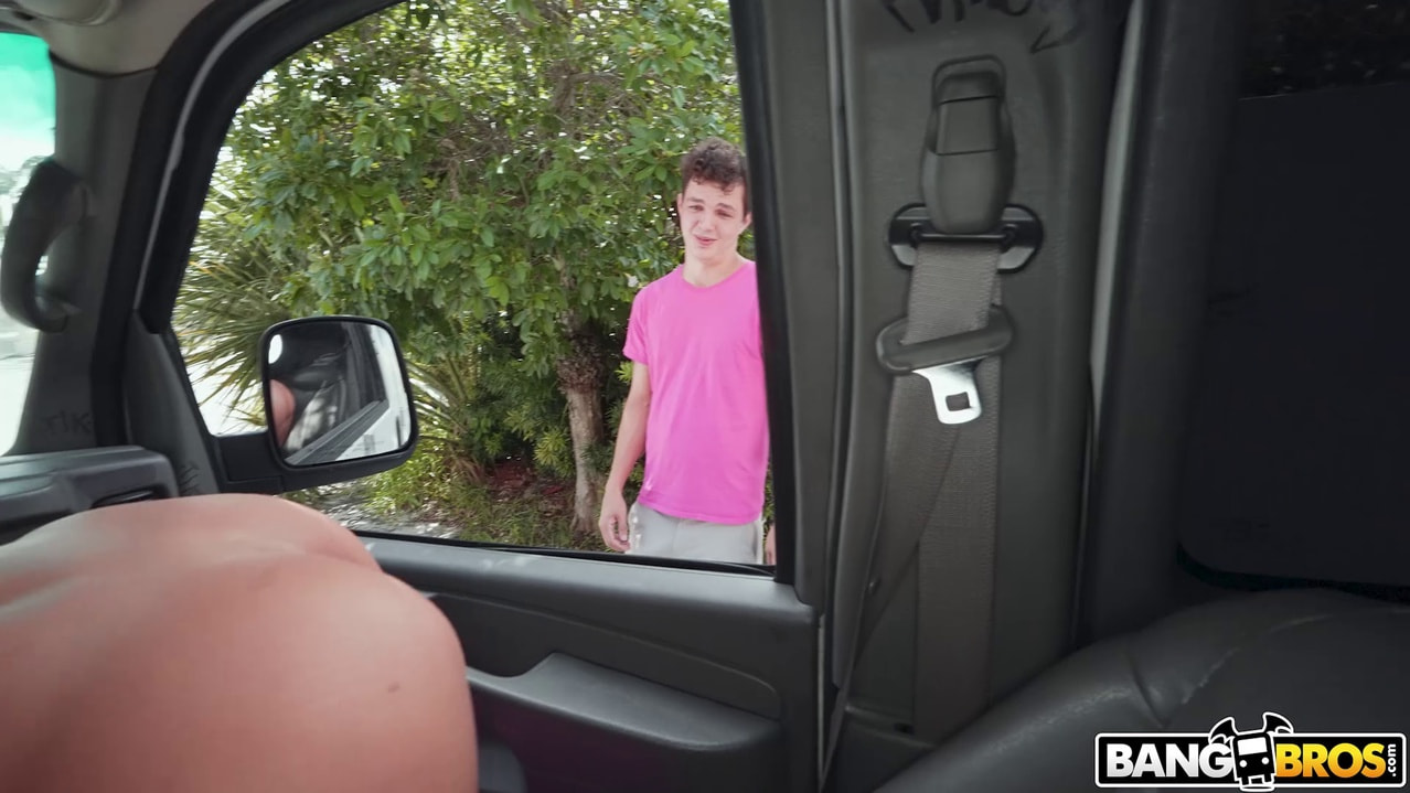 Slimthick Vic Reverse Bus!